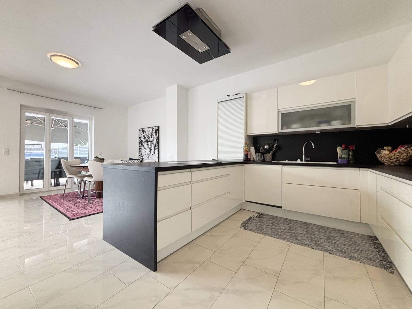Moderne familienwohnung mit Terrasse und Seeanschluss