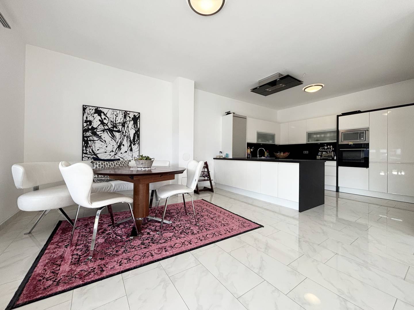 Moderne familienwohnung mit Terrasse und Seeanschluss