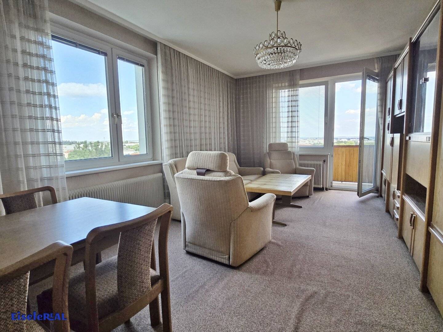 2 Zimmer – Loggia – tolle Aussicht - renovierungsbedürftig