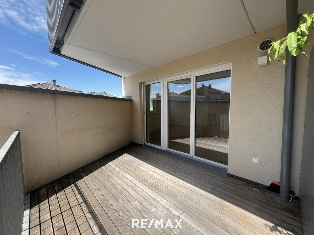 Bright accessible Wohnung with large terrace