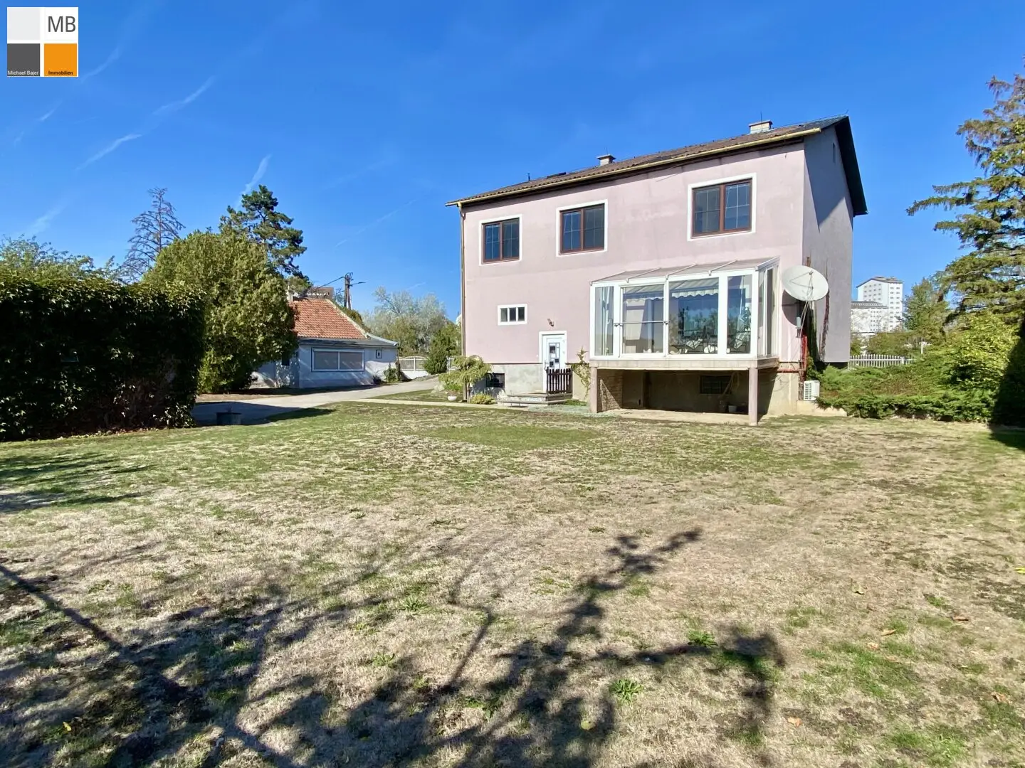 > > Zweifamilienhaus auf Großgrundstück geeignet für Pferdebesitzer u. Tierliebhaber I MB IMMOBILIEN < <
