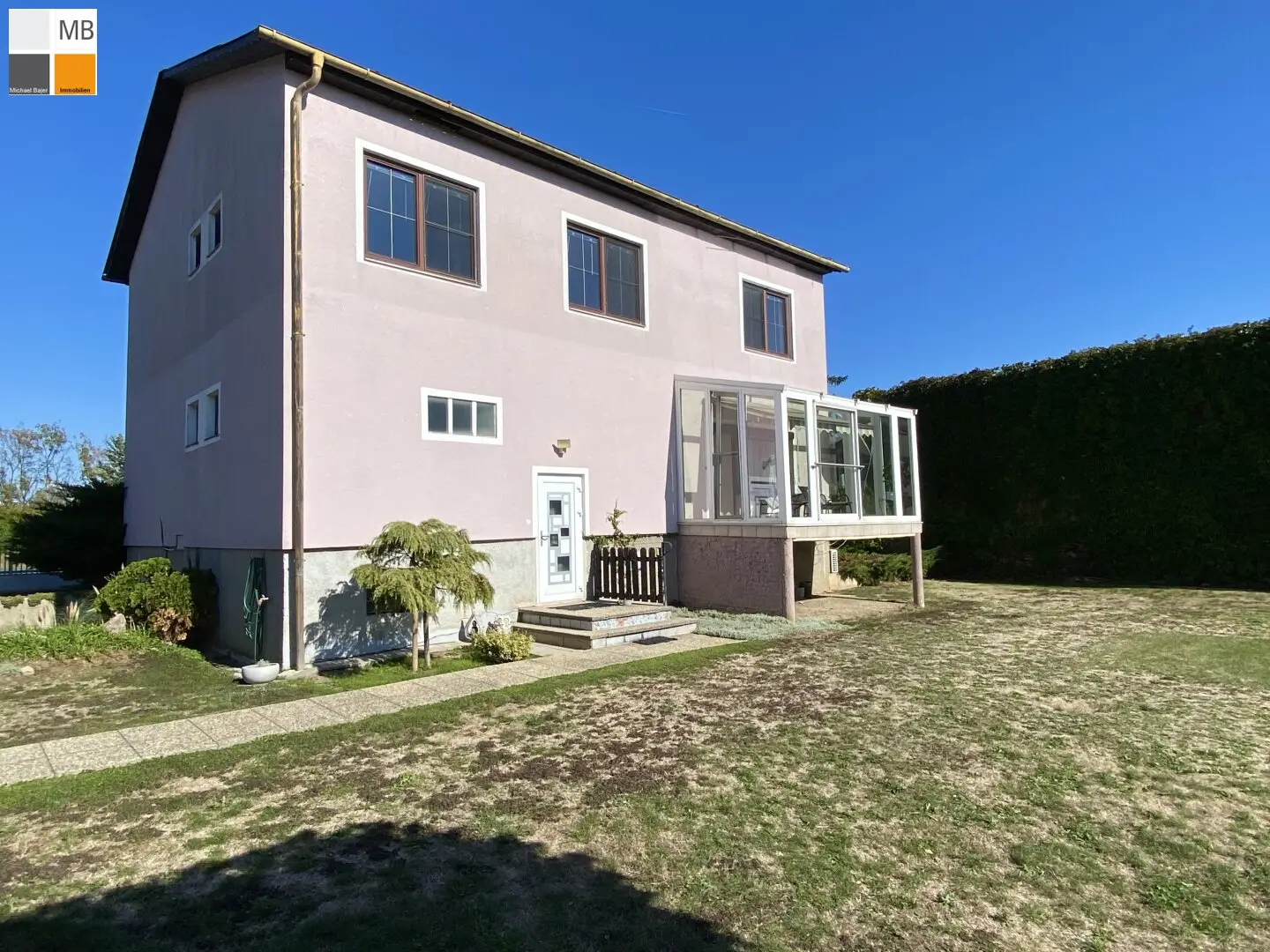 > > Zweifamilienhaus auf Großgrundstück geeignet für Pferdebesitzer u. Tierliebhaber I MB IMMOBILIEN < <