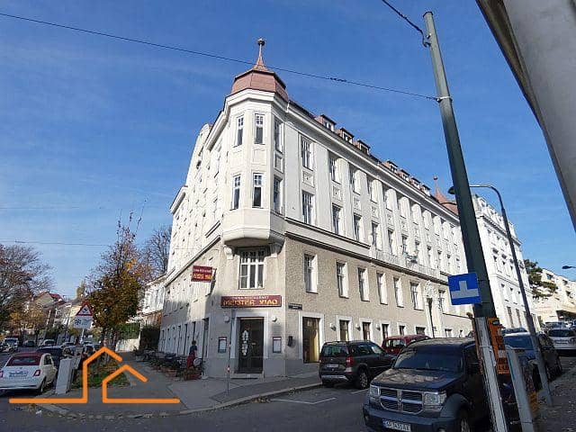 Hell und sonnig gelegene Altbauwohnung mit Erker und Lift