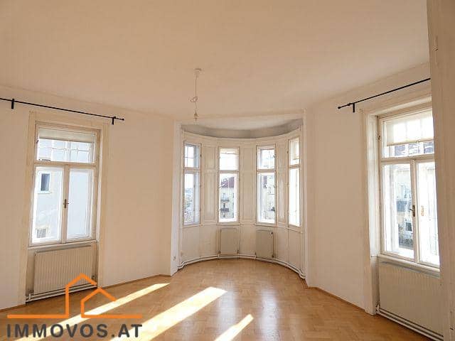 Hell und sonnig gelegene Altbauwohnung mit Erker und Lift