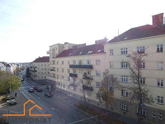 Hell und sonnig gelegene Altbauwohnung mit Erker und Lift