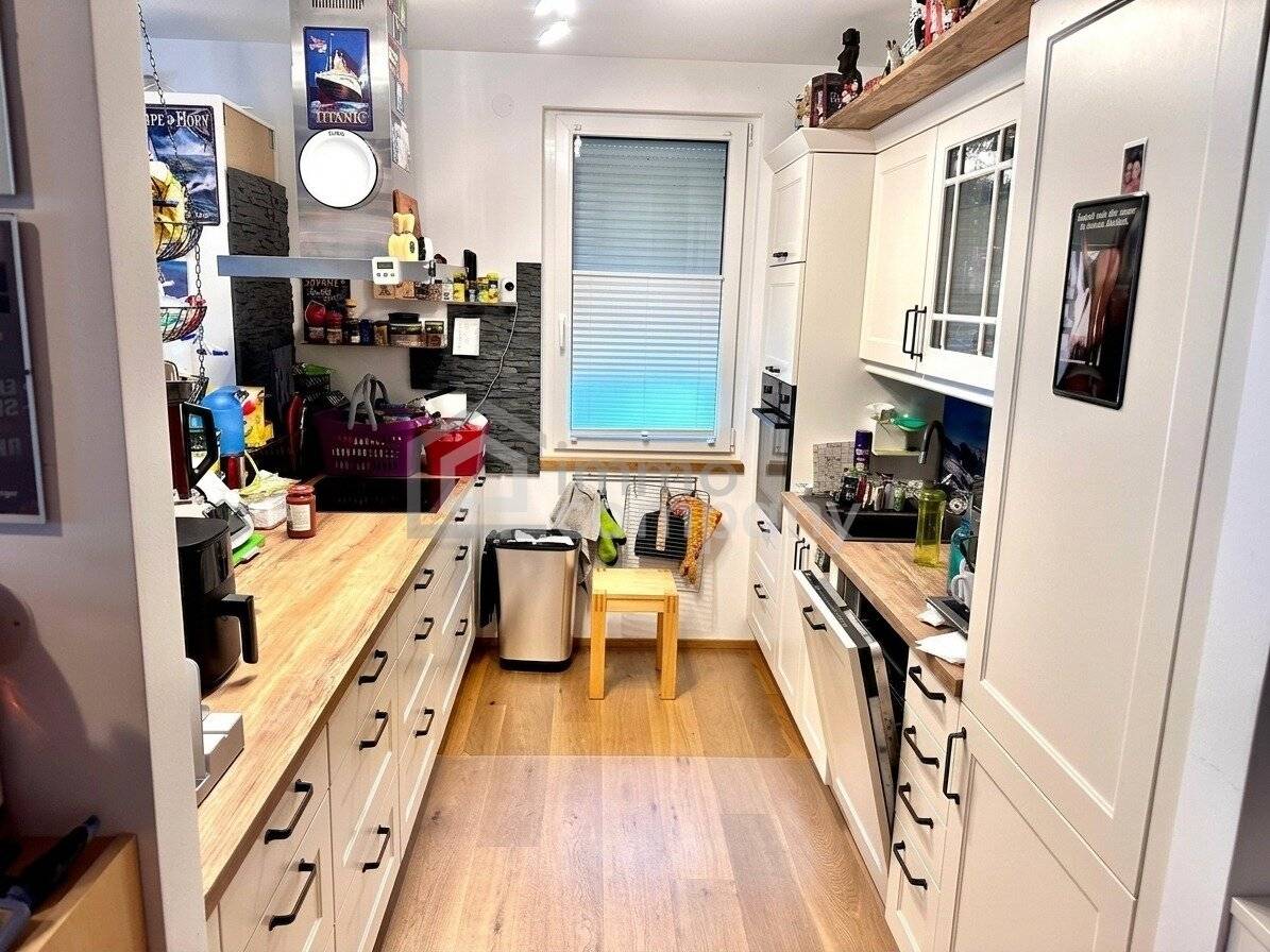 Large semi-detached house 174m², 6 rooms, garden, terrace, parking, 1230 Vienna, 580,000€