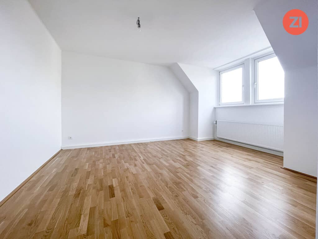 Bright apartment with furnished kitchen and balcony