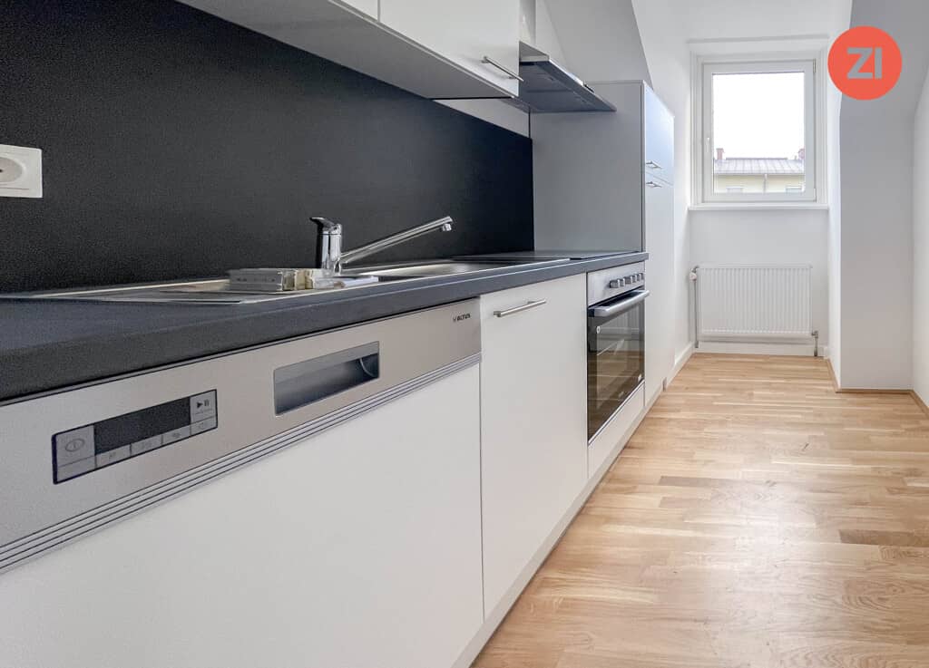 Bright apartment with furnished kitchen and balcony