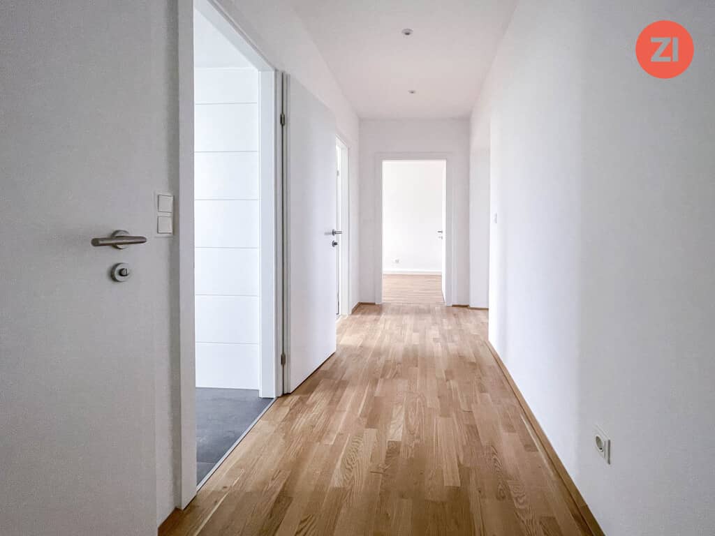 Bright apartment with furnished kitchen and balcony