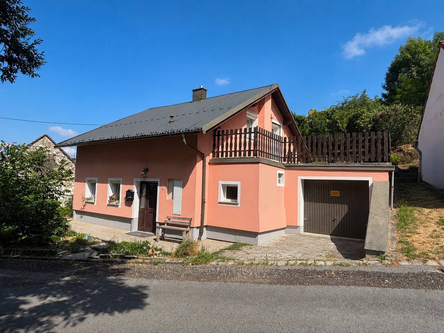 Living in the green – well maintained rental house with terrace and garage in Altruppersdorf