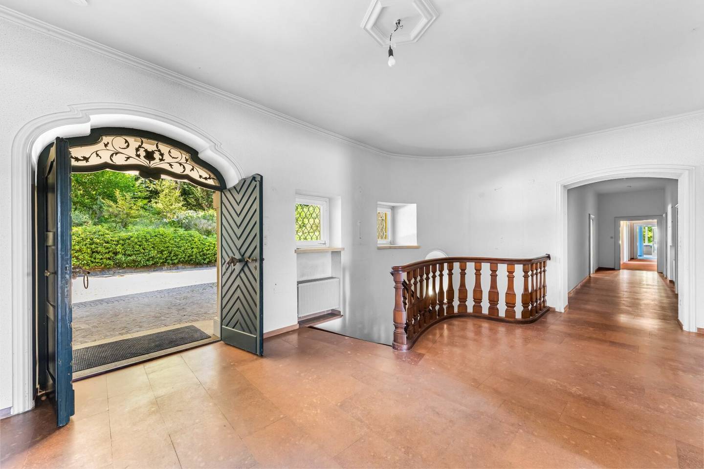 EIN ANWESEN DER BESONDEREN ART – HERRSCHAFTLICHE VILLA IN ABSOLUTER ALLEINLAGE!