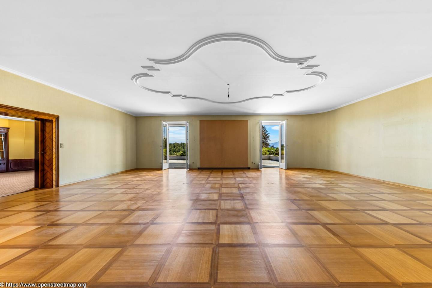 EIN ANWESEN DER BESONDEREN ART – HERRSCHAFTLICHE VILLA IN ABSOLUTER ALLEINLAGE!
