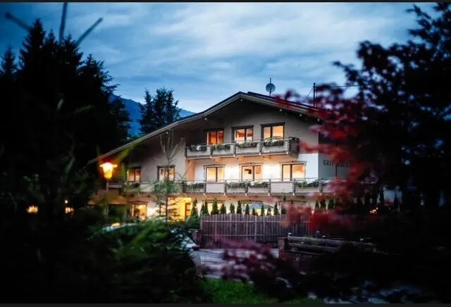 Mayrhofen: Pension mit 16 Zimmern und Potential
