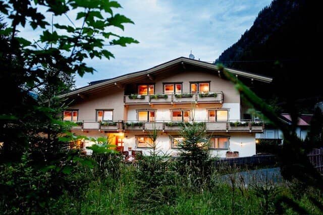 Mayrhofen: Pension mit 16 Zimmern und Potential