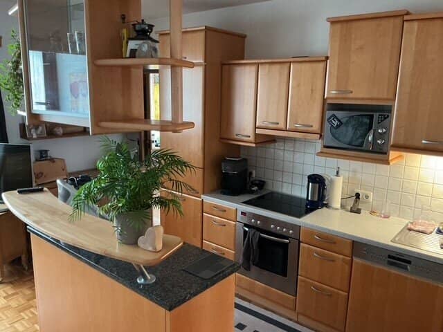 Bright apartment with 3 bedrooms - partially furnished (for a fee) available from October