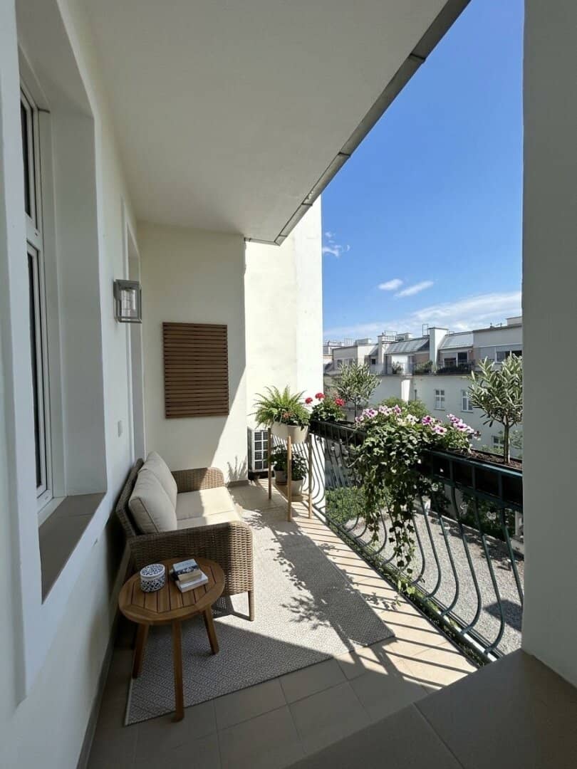 1070 - nahe Neubaugasse! ERSTBEZUG NACH GENERALSANIERUNG: "Exklusive 4-Zimmer Wohnung mit Loggia &amp; Balkon in Jugendstilhaus!"
