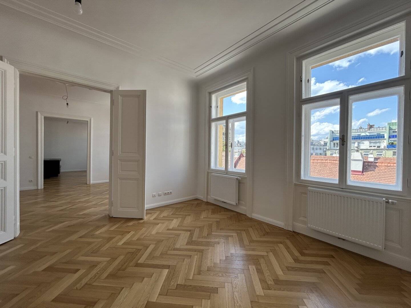 1070 - near Neubaugasse! FIRST OCCUPANCY AFTER COMPLETE RENOVATION: Exclusive 4-room apartment with loggia and balcony in Art Nouveau building