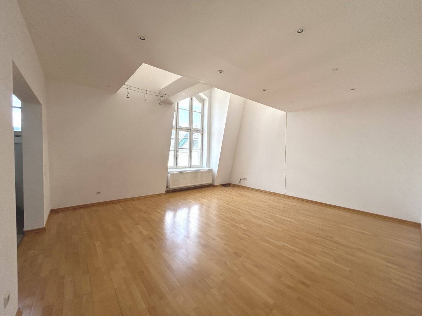 1070 - near Neubaugasse! 4-room attic maisonette with gallery, terrace and great view in Art Nouveau building!