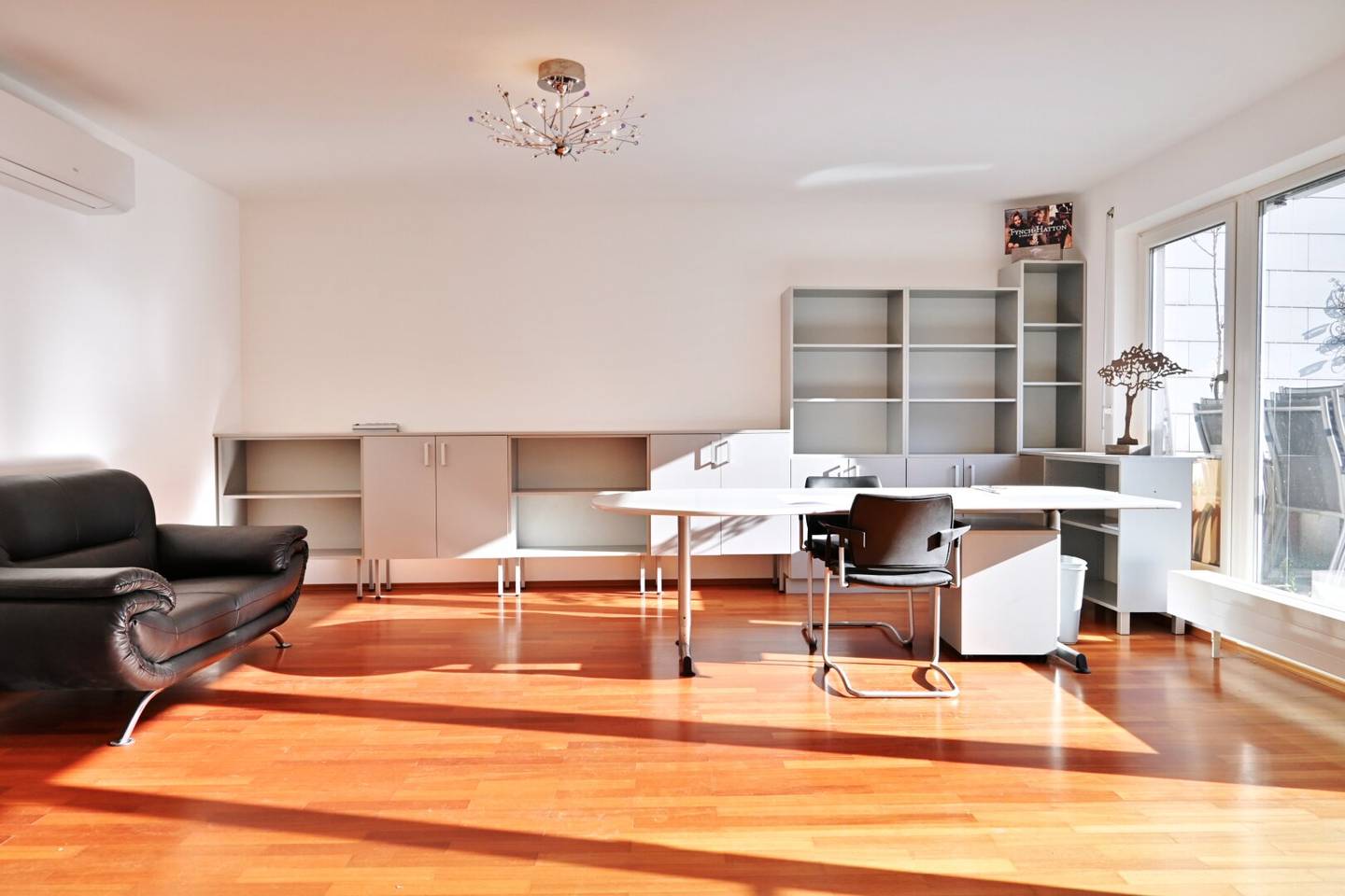 Dream home in Hernals / Beg.Dornbach: Spacious condominium with terraces, garden and two garage parking spaces