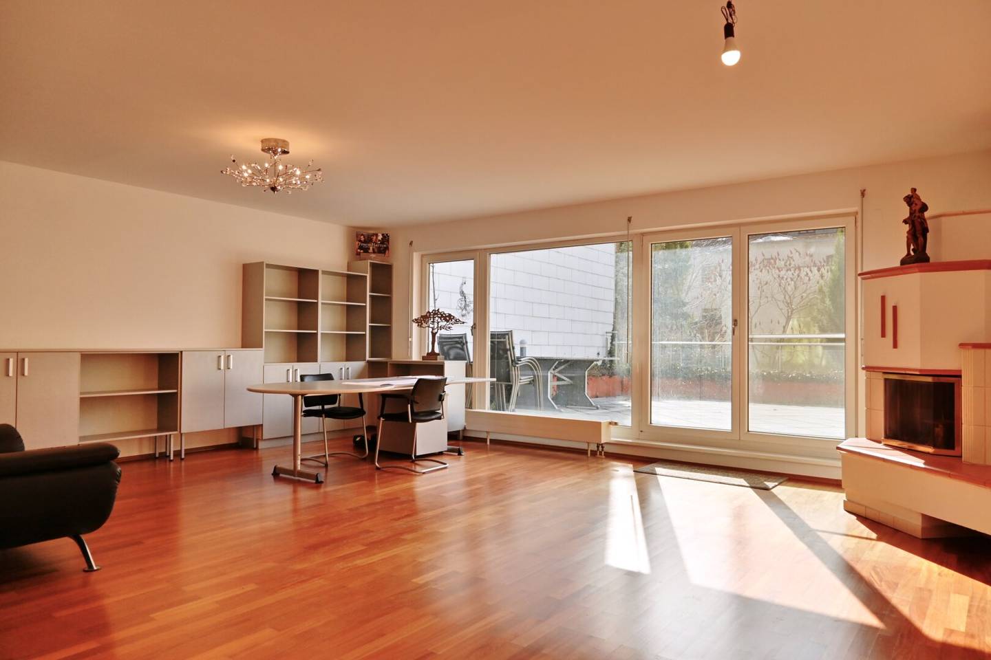 Dream home in Hernals / Beg.Dornbach: Spacious condominium with terraces, garden and two garage parking spaces