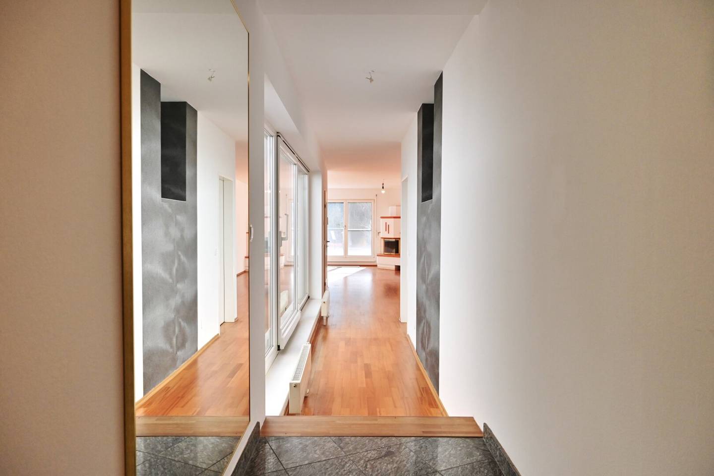 Dream home in Hernals / Beg.Dornbach: Spacious condominium with terraces, garden and two garage parking spaces