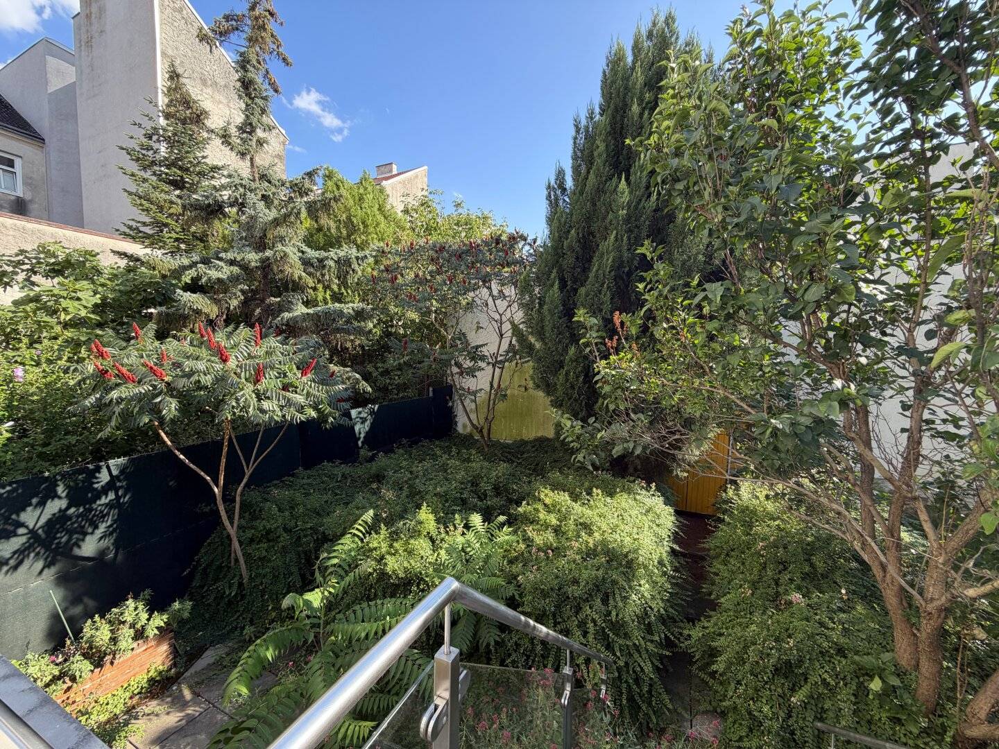 Dream home in Hernals / Beg.Dornbach: Spacious condominium with terraces, garden and two garage parking spaces