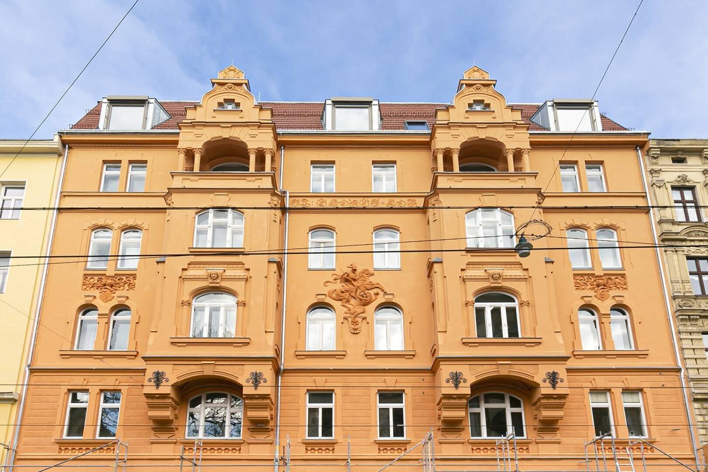 Drei-Zimmer-Wohnung mit zwei Balkonen in Stilaltbau | unbefristete Vermietung