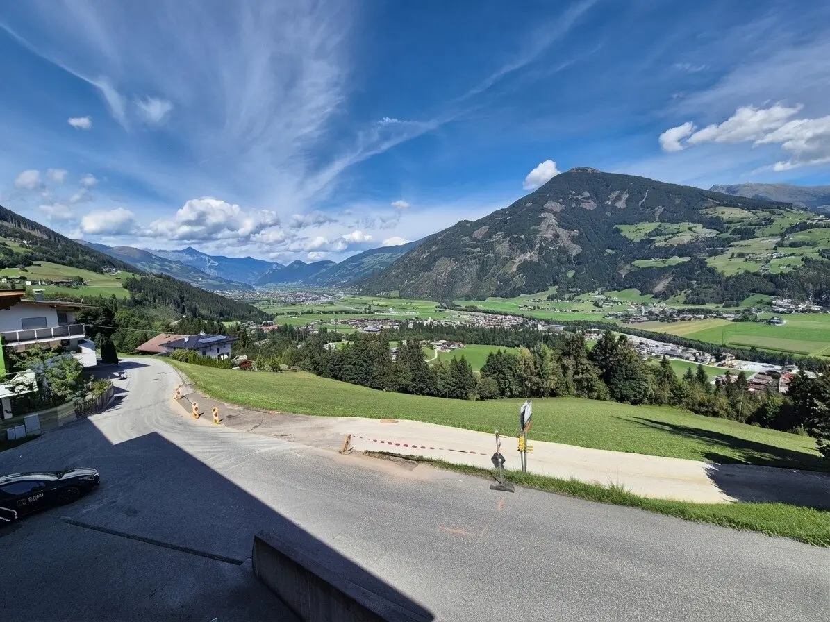 Moderne 3-Zi-Wohnung mit großem Aussichtsbalkon &amp; Garage in unmittelbarer nähe zur  Skipiste