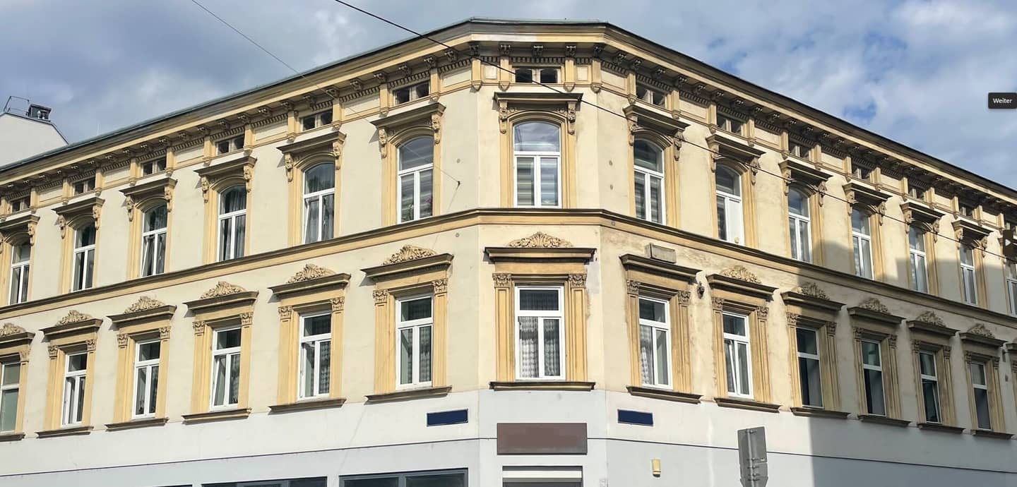 Corner apartment building Near Wienfluss