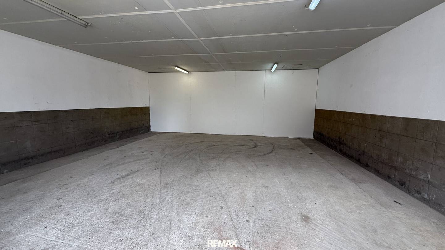 Praktische Lagerhalle mit Schiebetor