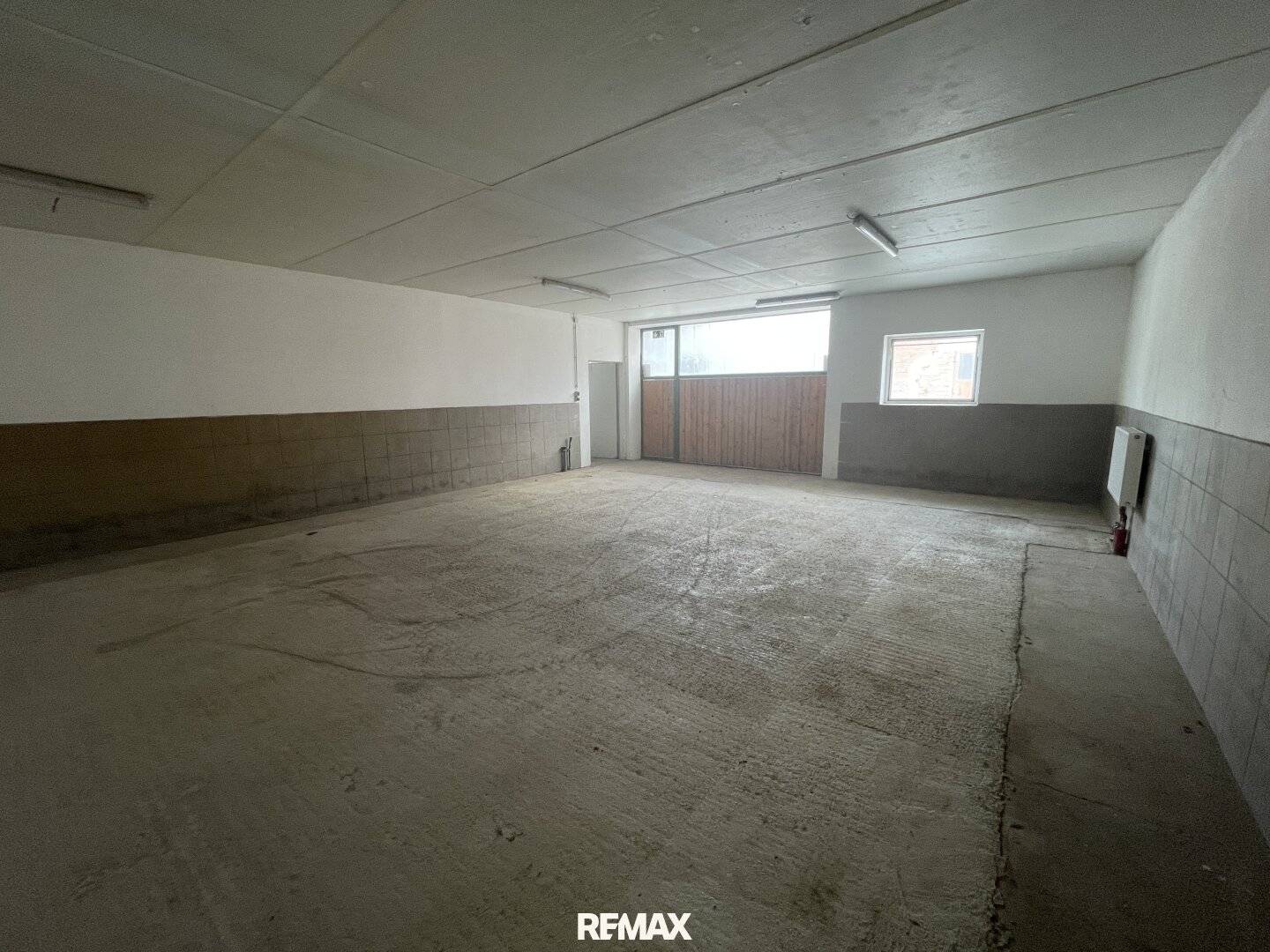 Praktische Lagerhalle mit Schiebetor
