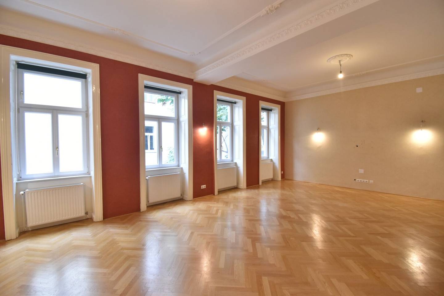 Spacious 3-room period apartment | unlimited lease | available immediately