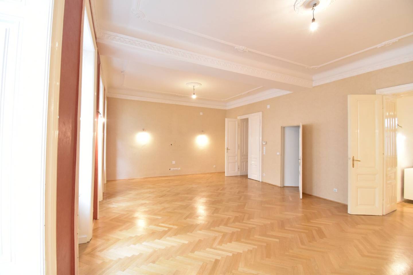 Spacious 3-room period apartment | unlimited lease | available immediately