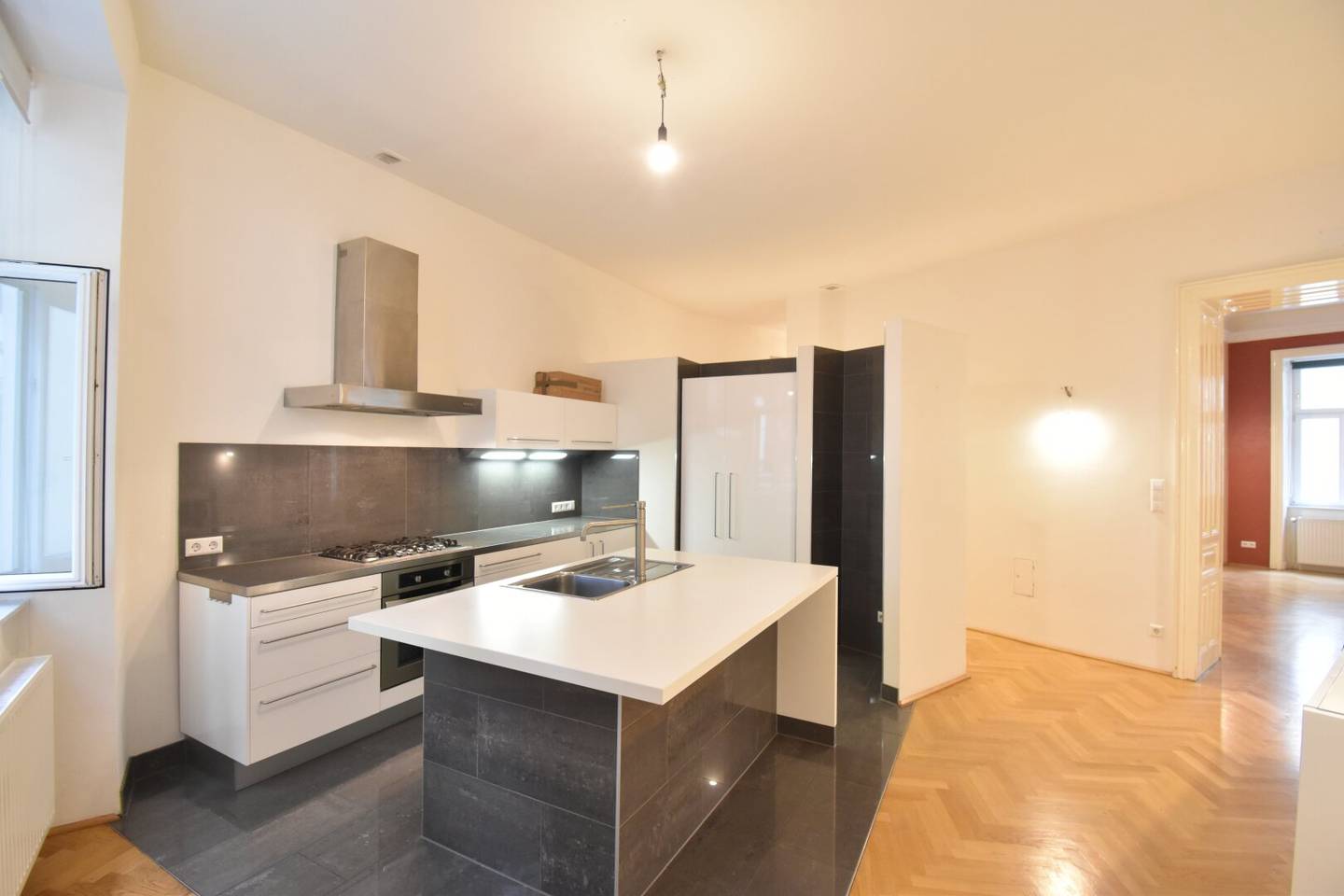 Spacious 3-room period apartment | unlimited lease | available immediately