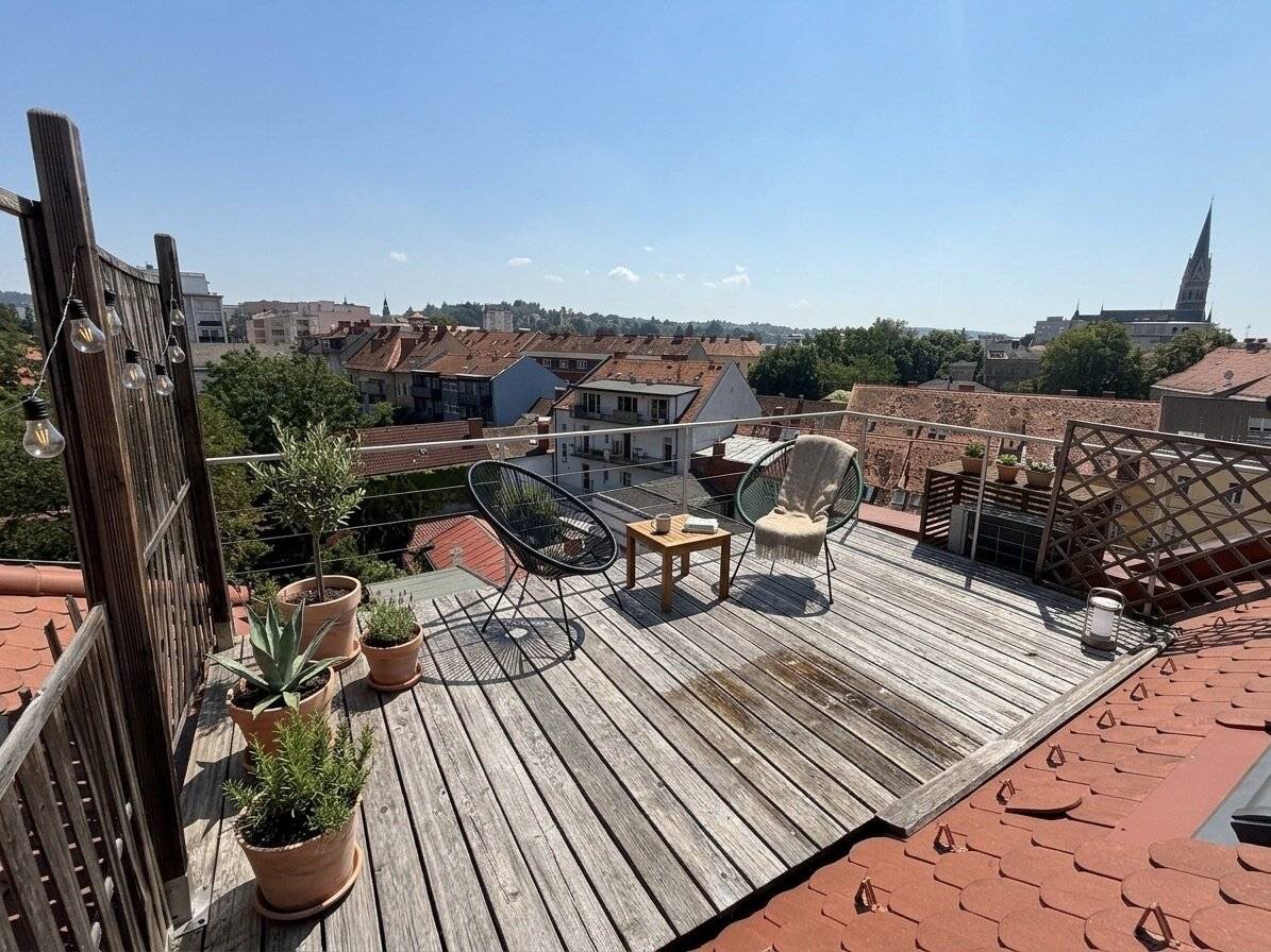 Spacious period apartment with roof terrace in sought-after Graz residential area