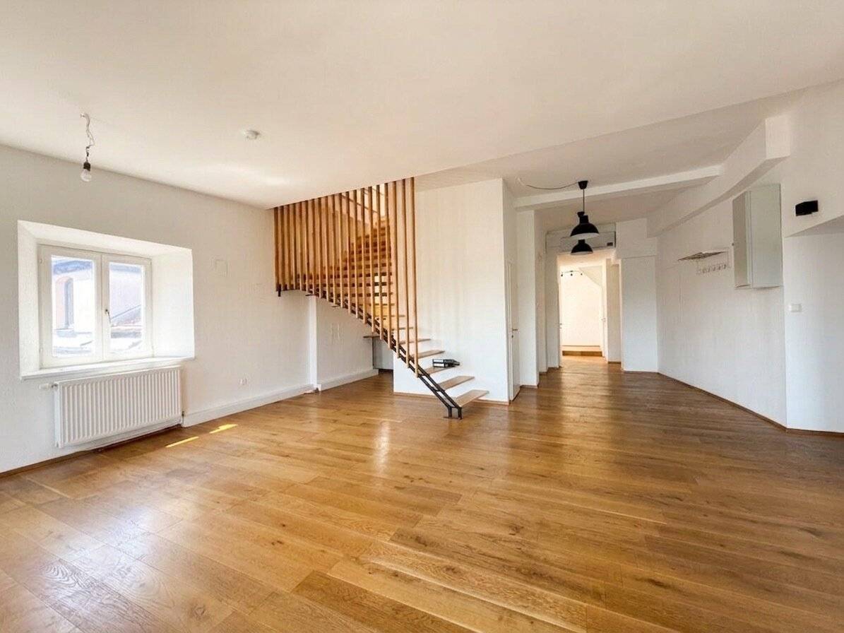 Spacious period apartment with roof terrace in sought-after Graz residential area