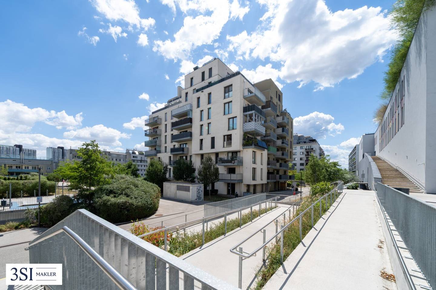 Dream home with spacious roof terrace – modern rental apartment above the roofs of Liesing