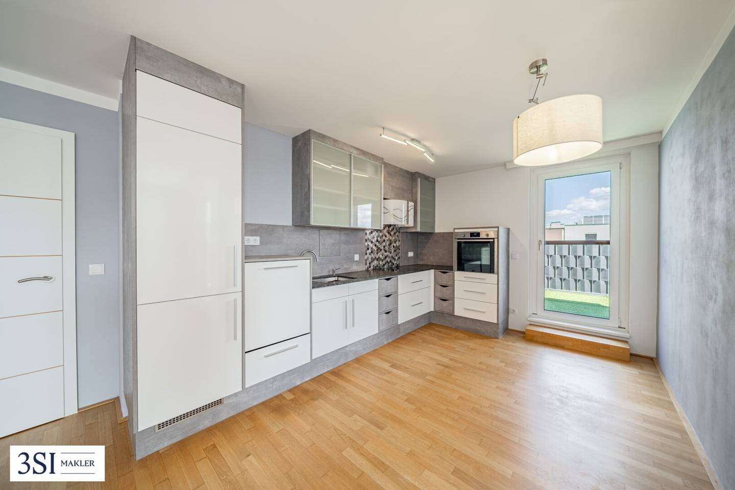 Dream home with spacious roof terrace – modern rental apartment above the roofs of Liesing