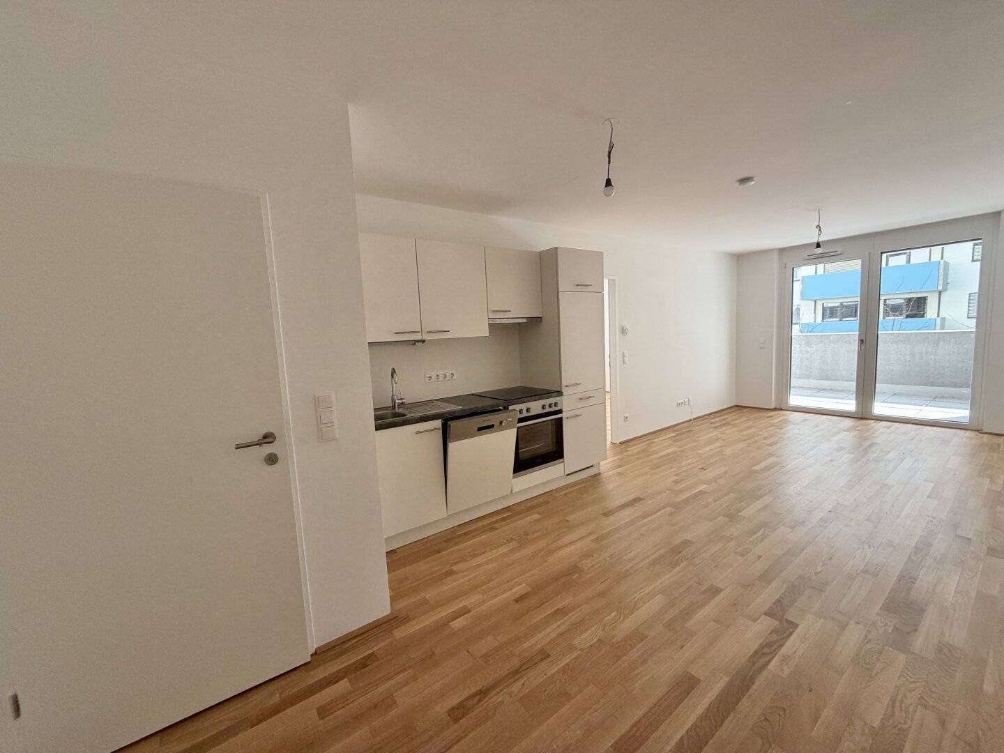 Modern 2 room apartment with loggia near Milleniumcity (commission free!)