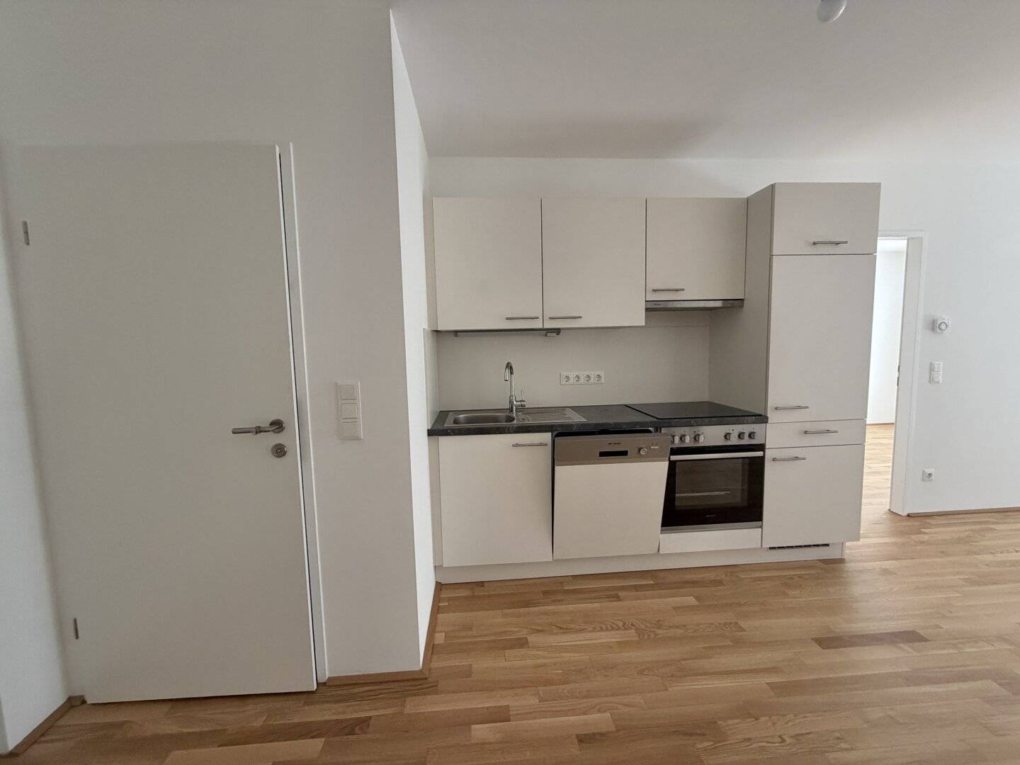 Modern 2 room apartment with loggia near Milleniumcity (commission free!)