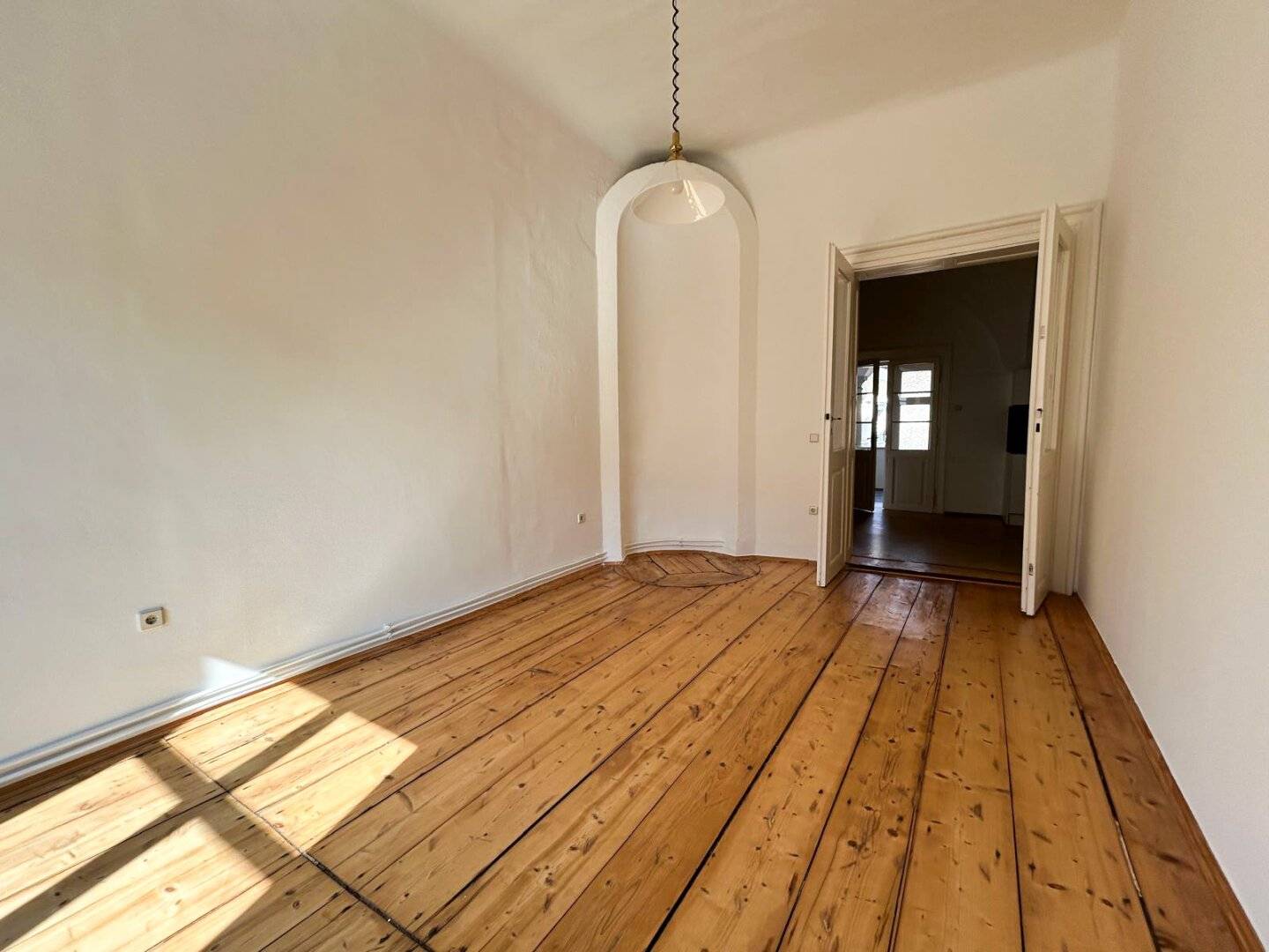 Well maintained period studio apartment in the heart of the old town