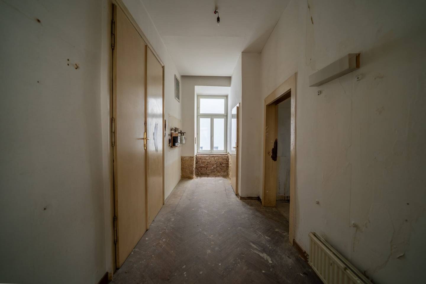 A Home Tailored to Measure – Two Units, Many Possibilities