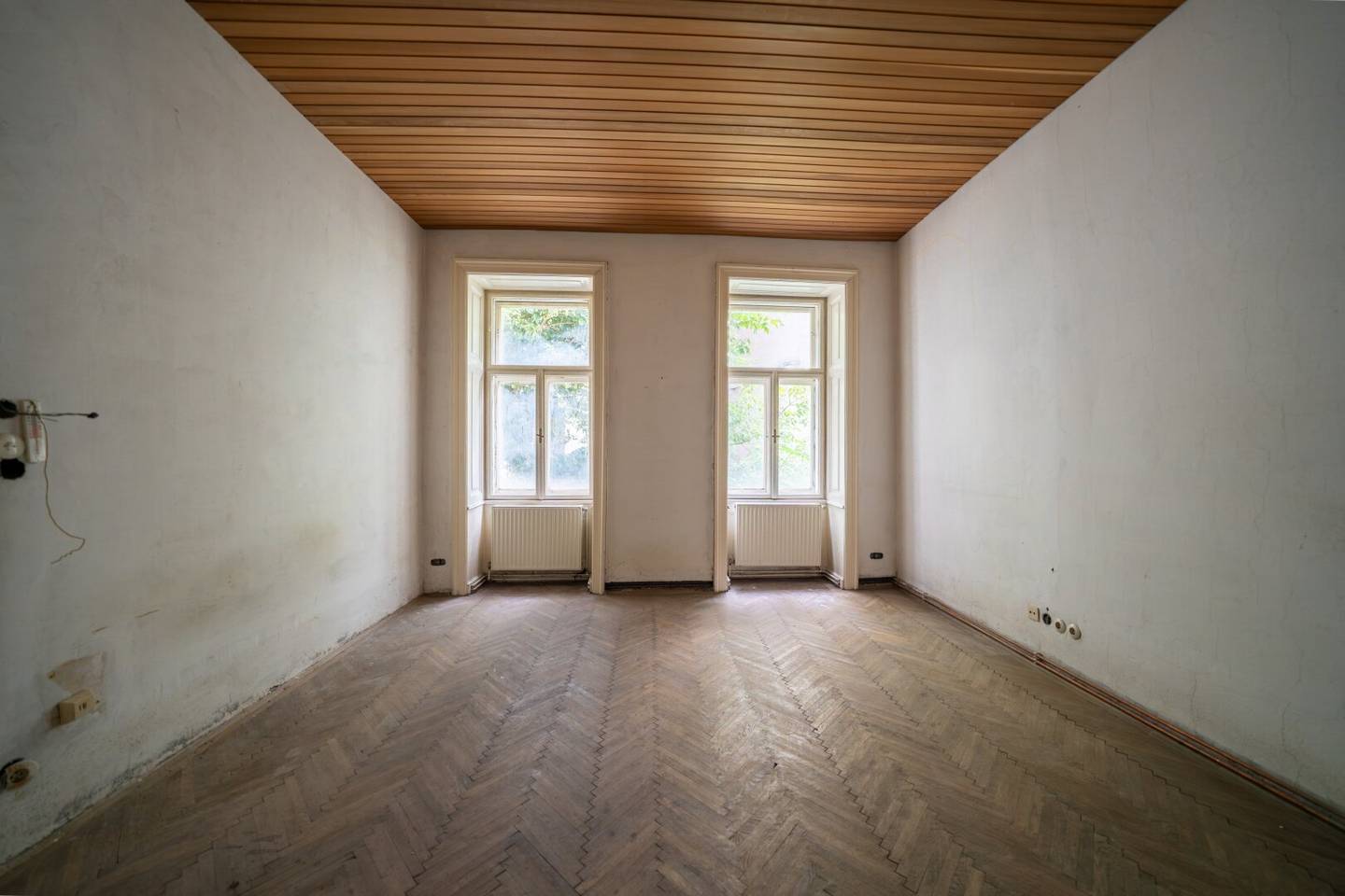 Design your residential dream – 2-room period apartment for renovation