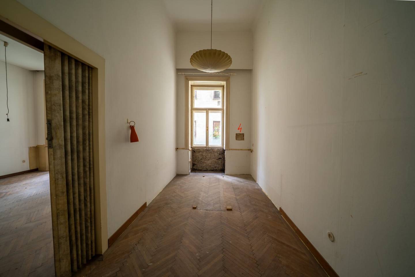 Charming 2-room period apartment for individual design