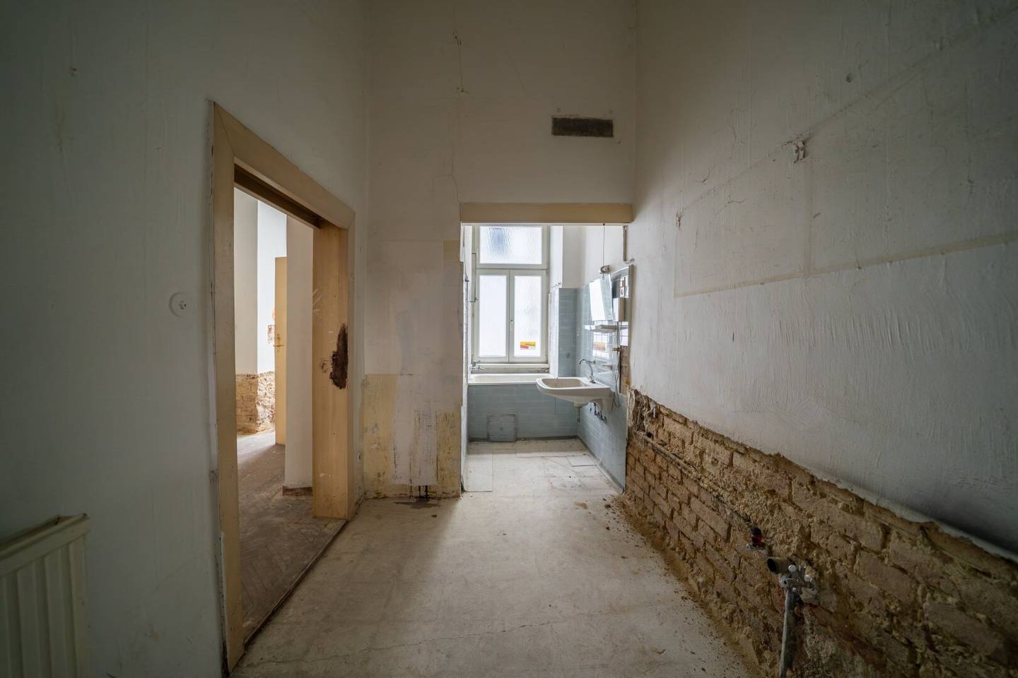 Charming 2-room period apartment for individual design