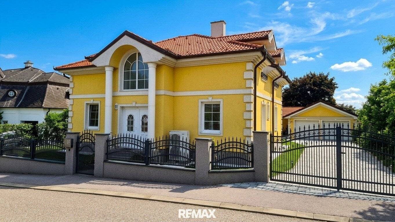 Neuwertiges 5-Zi. Einfamilienhaus mit Pool, 2 Terrassen &amp; 2 Garagen in Deutsch-Haslau!
