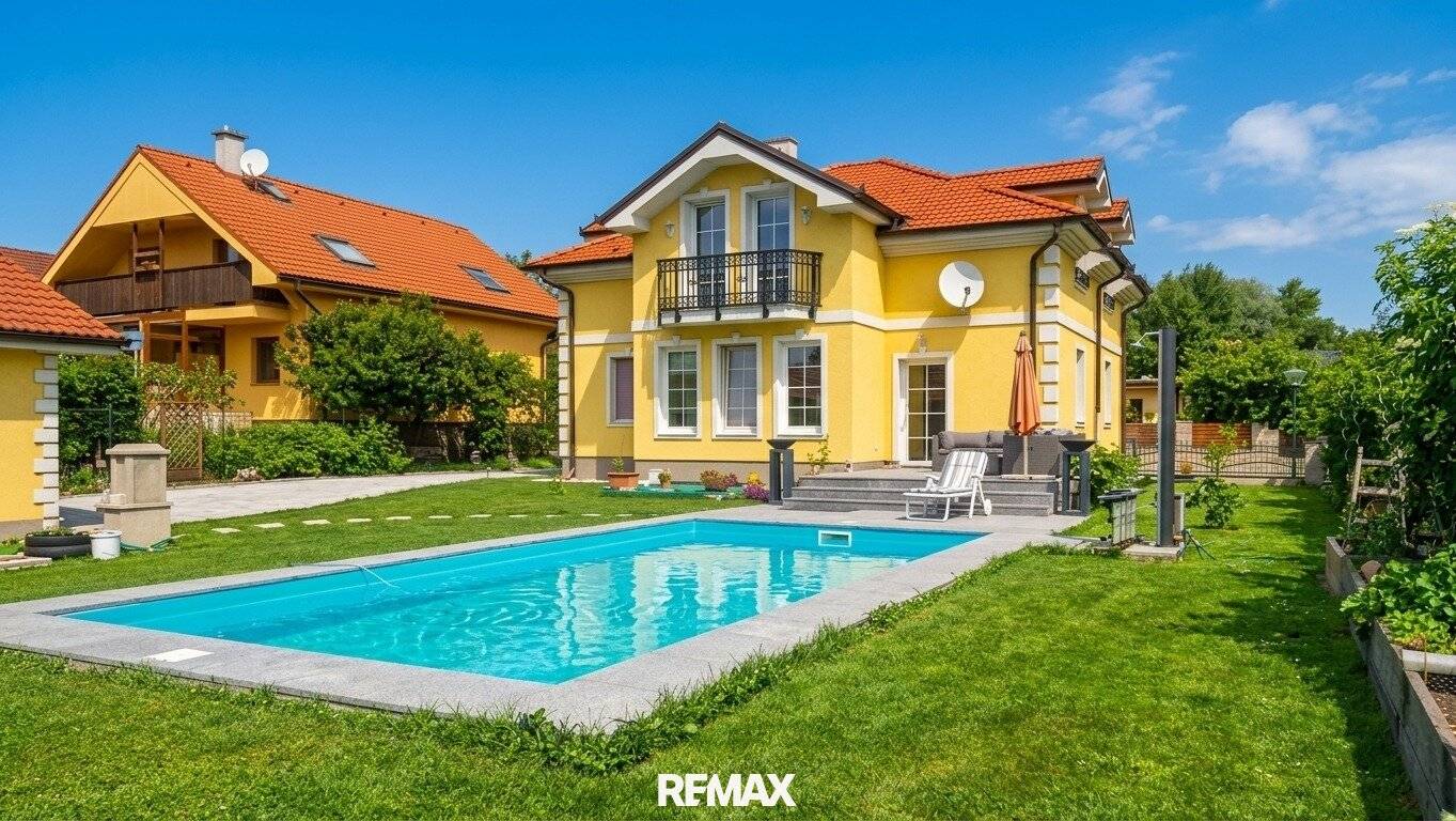 Neuwertiges 5-Zi. Einfamilienhaus mit Pool, 2 Terrassen &amp; 2 Garagen in Deutsch-Haslau!