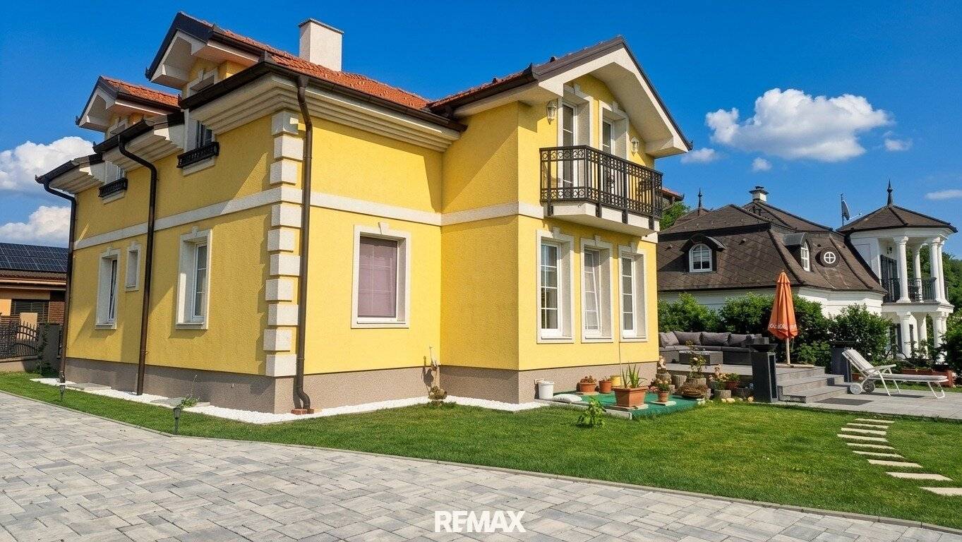 Neuwertiges 5-Zi. Einfamilienhaus mit Pool, 2 Terrassen &amp; 2 Garagen in Deutsch-Haslau!