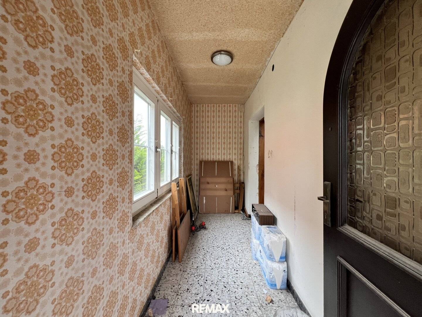 Sanierungsbedürftiges Wohnhaus mit zusätzlichem Grundstück in beliebter Lage und schöner Aussicht