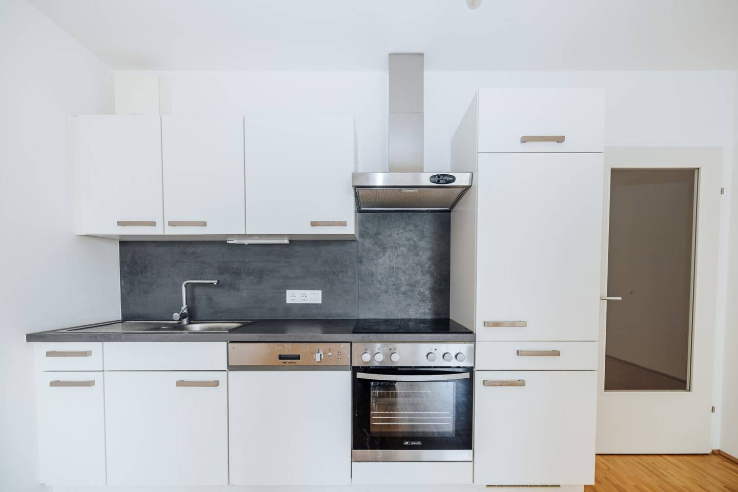 MODERN KITCHEN I BARRIER-FREE I PASSENGER LIFT I SOUTH LOGGIA I PRIME LOCATION IN EGGEMBERG I 1st FLOOR I PROJECT WOHNEN
